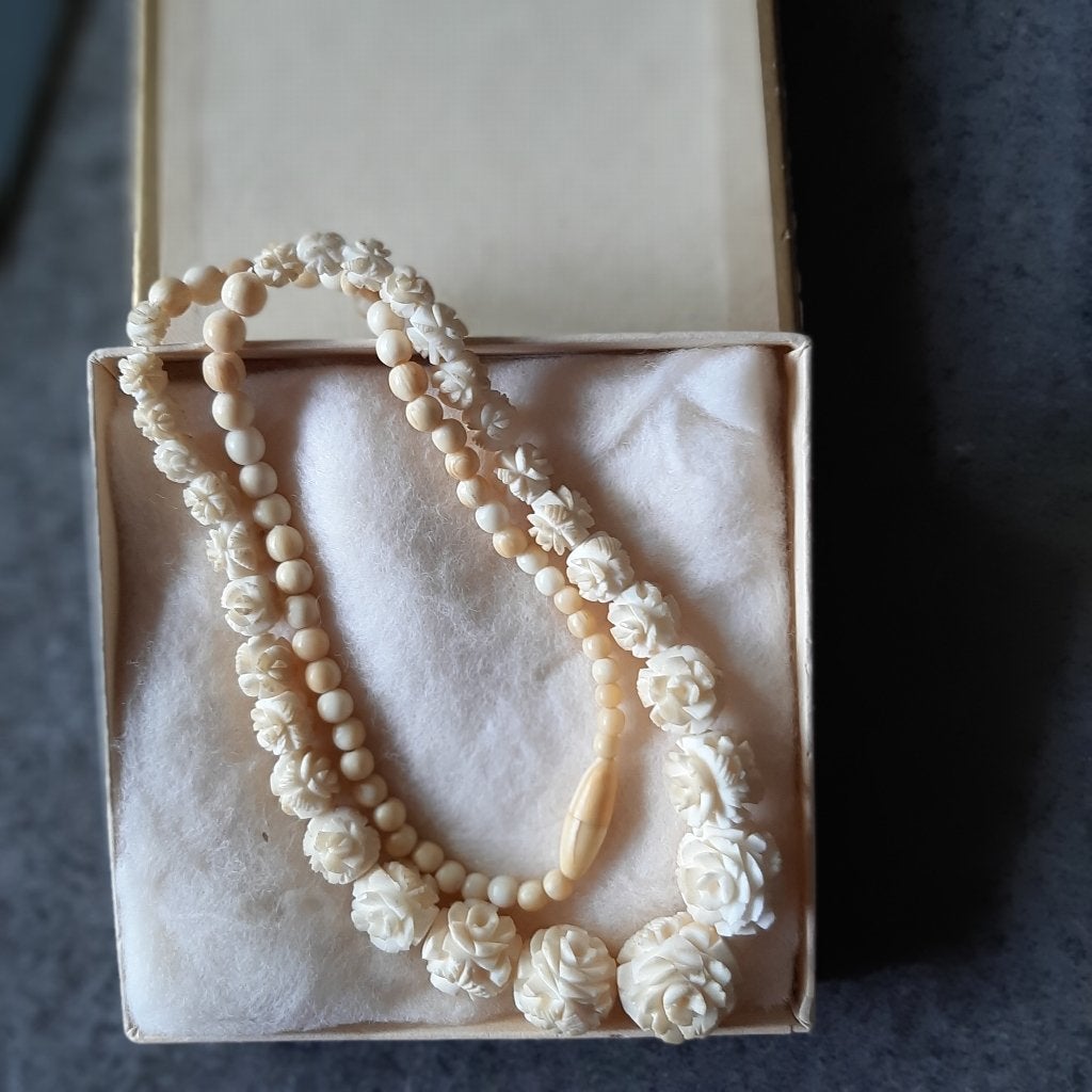 Te koop: Antiek gesneden ivoor rooskralenketting., Bijoux, Sacs & Beauté, Colliers, Enlèvement, Comme neuf, Blanc, Autres matériaux