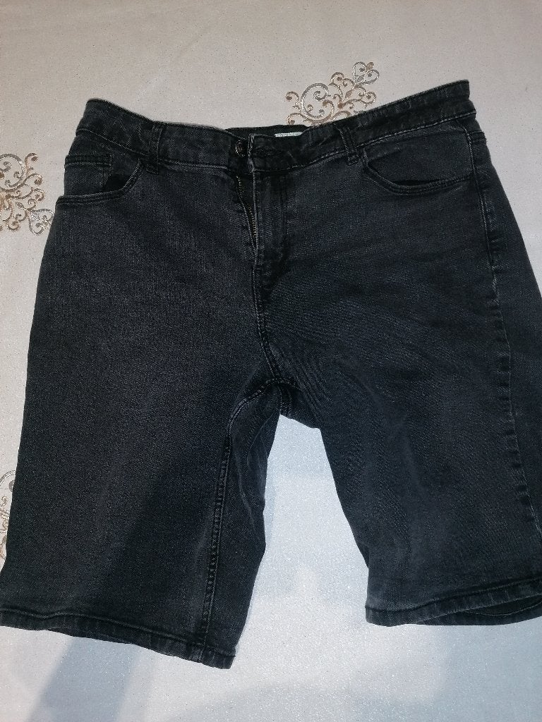 grijze korte broek, Kiabi, Ophalen of Verzenden, Zo goed als nieuw, Grijs