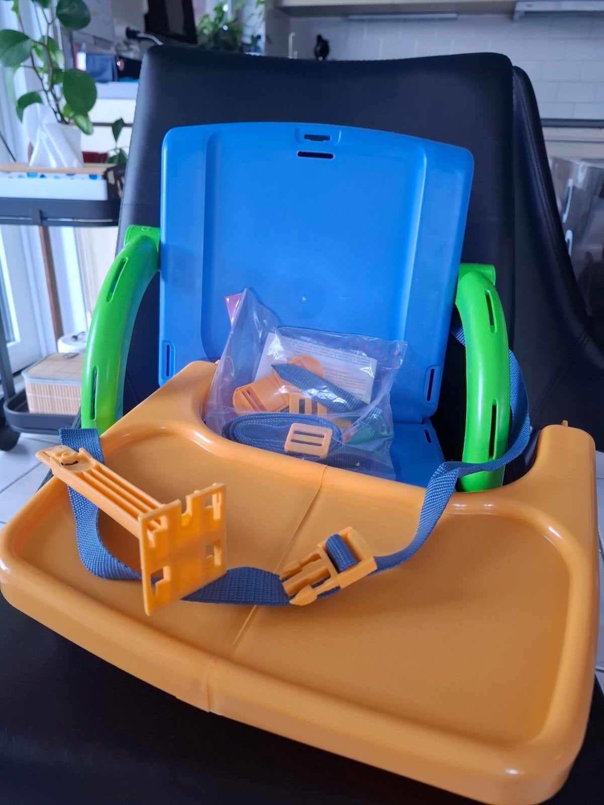 stoelverhoger voor kids tot max 15kg, Ophalen, Zo goed als nieuw, Overige typen, Afneembaar eetblad