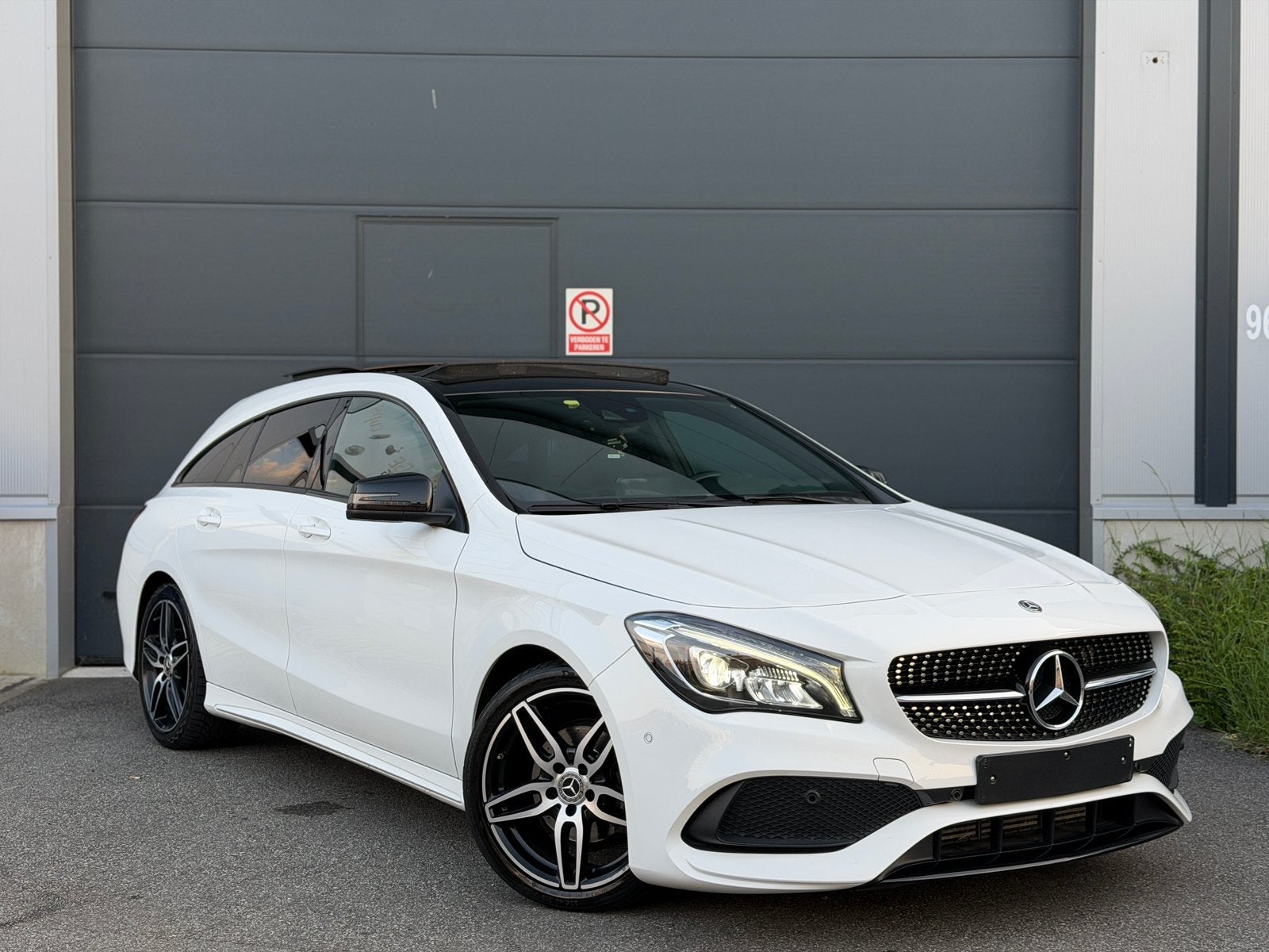 Mercedes-Benz CLA 200 AMG 2018*Harman Kardon*Pano*Trekhaak, Auto's, Mercedes-Benz, Automaat, CLA, Euro 6, Wit