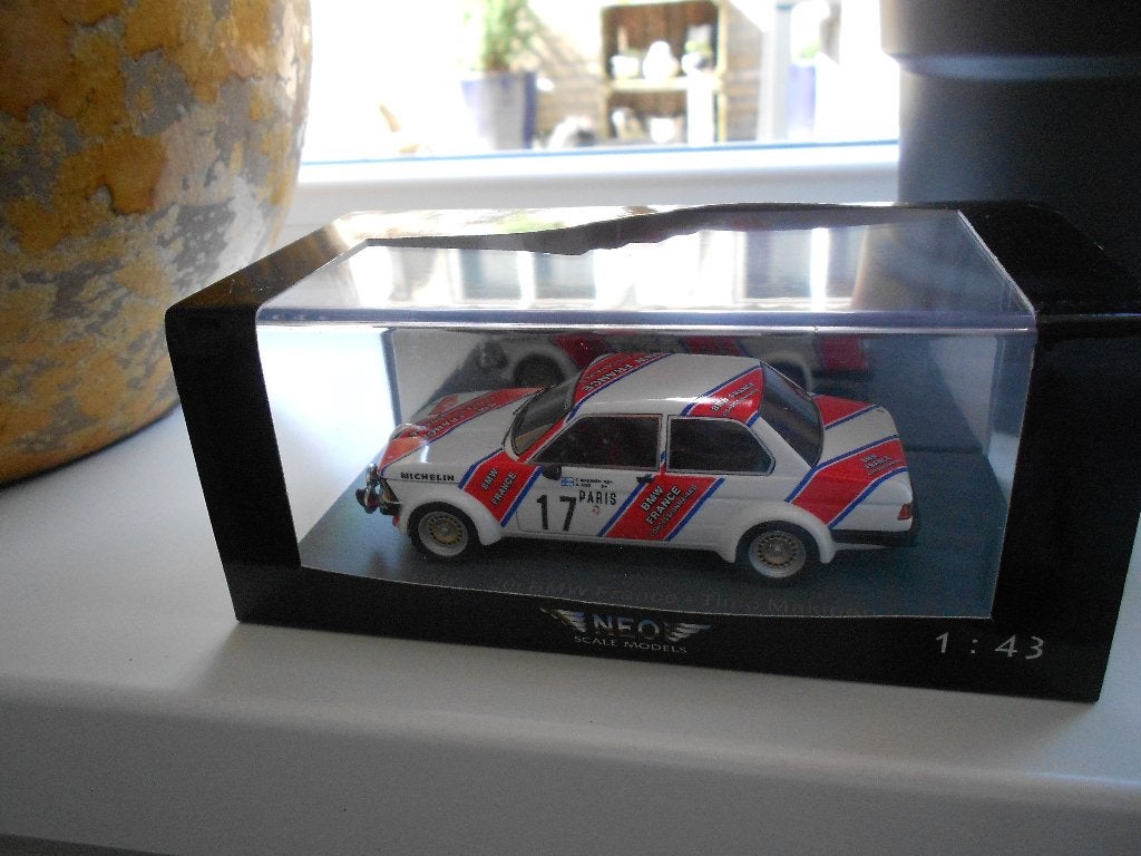 BMW 320i Rallye de France 1/43 Neo, Enlèvement ou Envoi, Neuf, Voiture, Autres marques