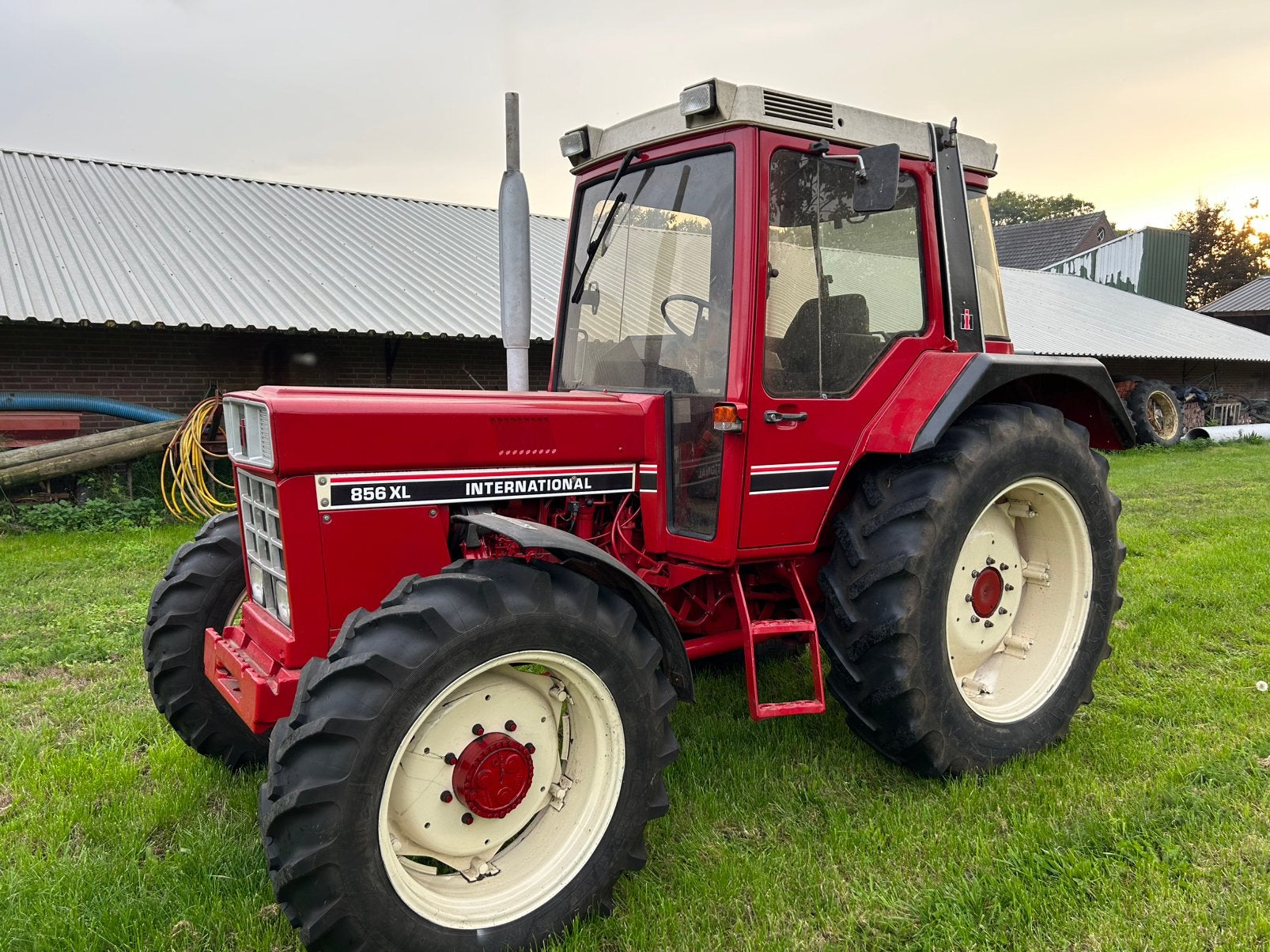 International 856 xl, Articles professionnels, Enlèvement ou Envoi, Utilisé, 80 à 120 ch