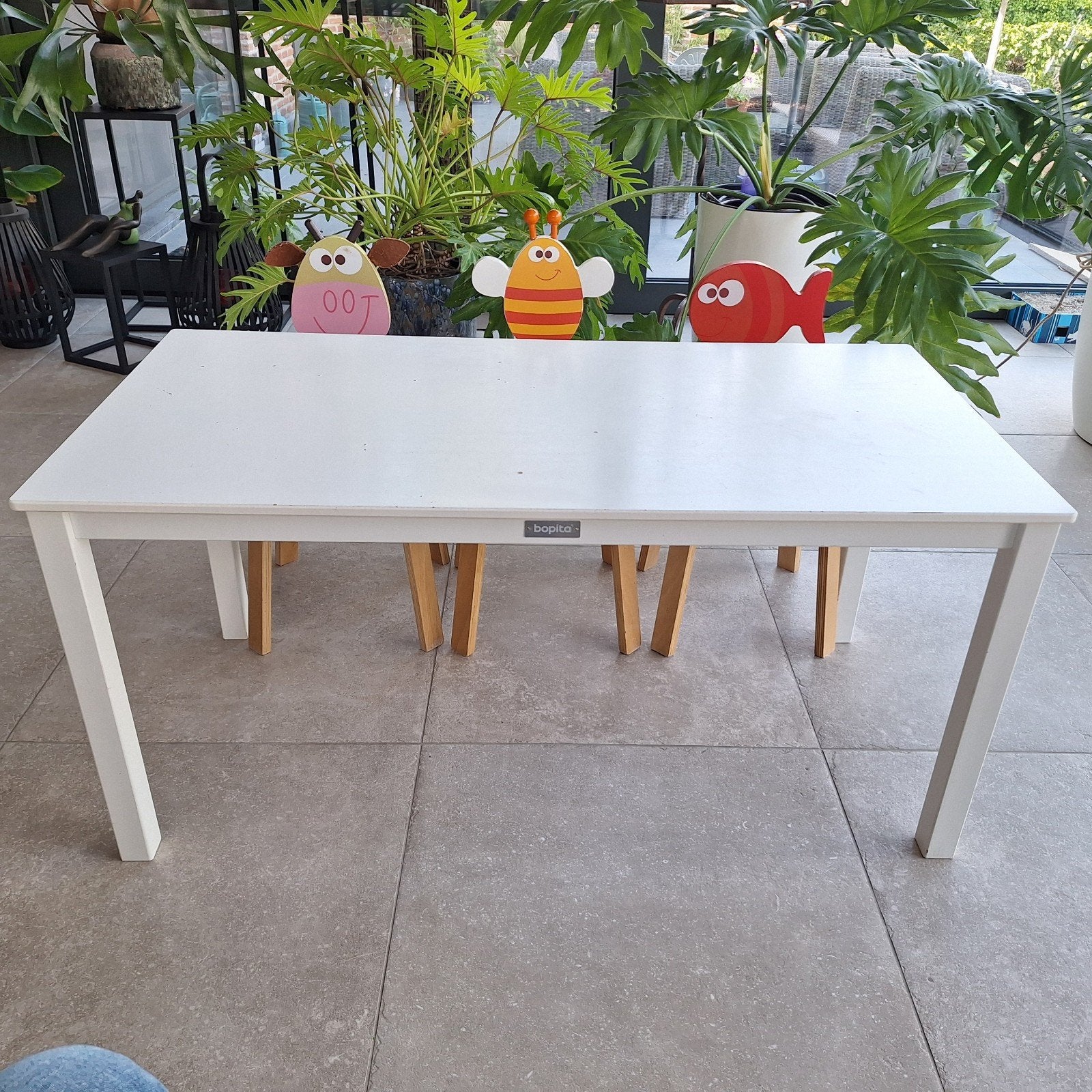 kindertafel Bopita met 3 stoeltjes Scratch europe, Kinderen en Baby's, Ophalen, Gebruikt