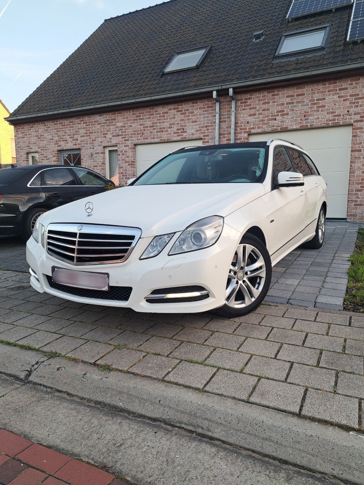 Mercedes E 200CDI, 2de eigenaar, Unieke opties,  Dealer ond., Auto's, Euro 5, Beige, Leder en Stof, Wit