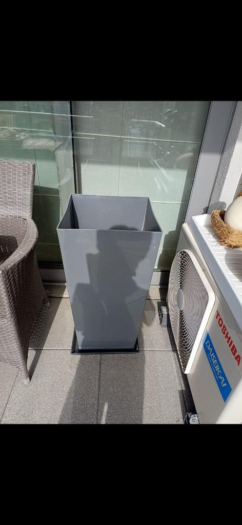 Buitenbloempot, Tuin en Terras, Ophalen, Zo goed als nieuw