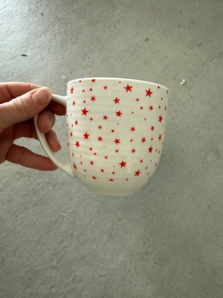 Tasse Boltze home blanche motifs étoiles rouge, Maison & Meubles, Enlèvement ou Envoi, Neuf, Tasse(s) et/ou soucoupe(s)