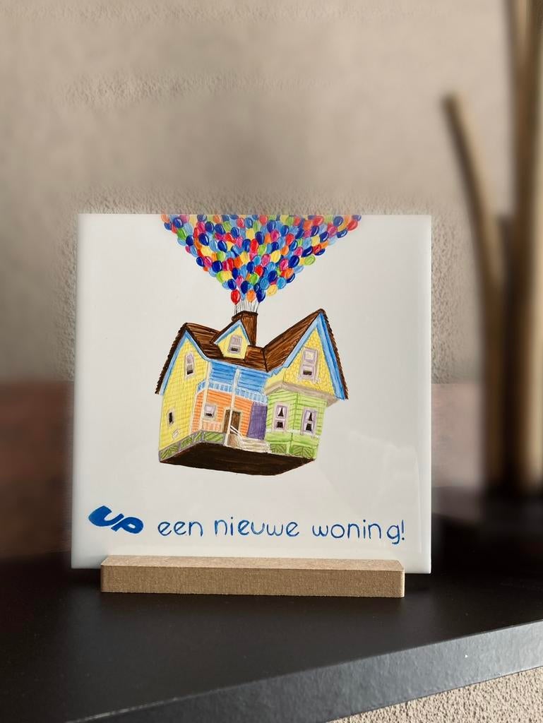 Handbeschilderd tegeltje“op een nieuwe woning” Disney UP, Ophalen of Verzenden, Nieuw
