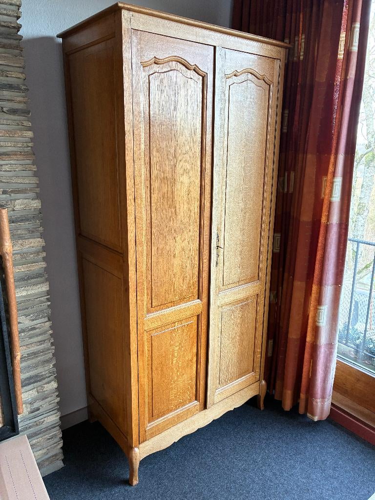 Garde-robe armoire en chêne massif artisanale, Ophalen