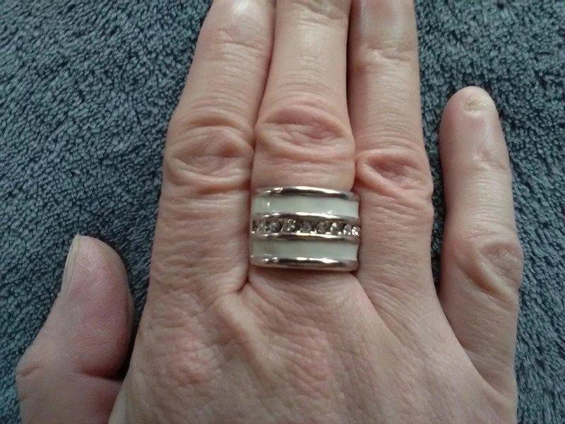 Bague blanche avec strass ajustable Yves Rocher, Neuf, Enlèvement ou Envoi, Fer ou Acier, Blanc