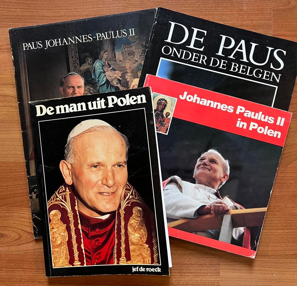 4 boekjes over het leven van de paus, Johannes Paulus II, Ophalen, Zo goed als nieuw