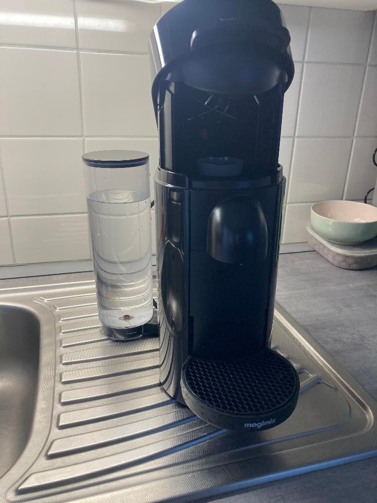 Cafetière Nespresso Vertuo, Réservoir d'eau amovible, Enlèvement ou Envoi, Dosettes et capsules de café, Cafetière