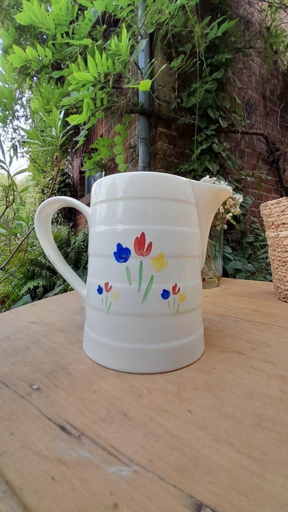 Pichet faïence blanc crème à décor fleuri BOCH, Enlèvement