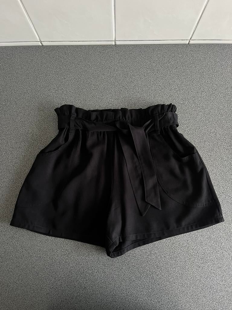 Zwarte short C&A - maat 146 - nieuwstaat, Enfants & Bébés, Vêtements enfant | Taille 146, Pantalon, C&A, Enlèvement ou Envoi, Comme neuf