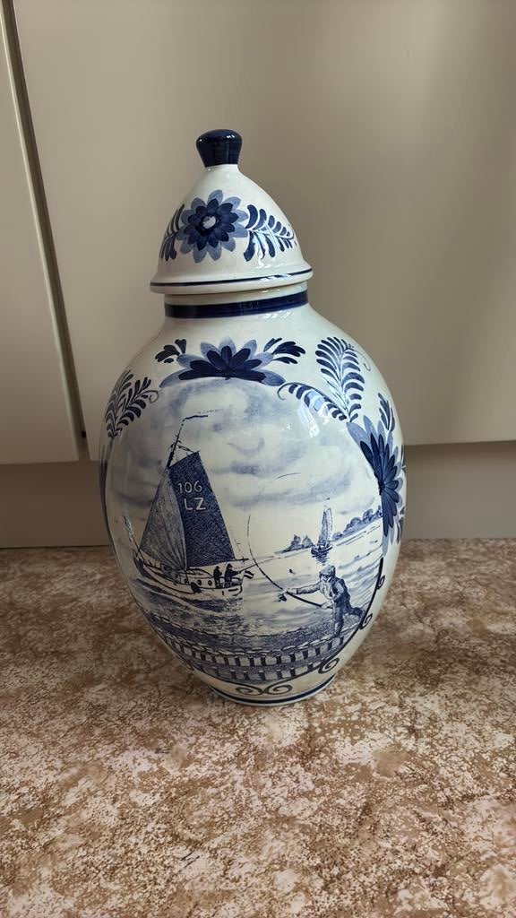 Vase bleu de Delft 1979, Enlèvement