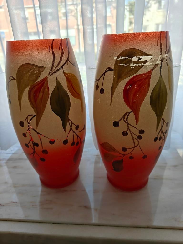 Anciens vases en verre peints à la main. Motif automnal, Enlèvement, Utilisé