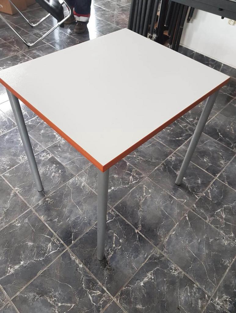 Tafels wit klein l70 x b60 x h75 €25/stuk, Ophalen of Verzenden, Zo goed als nieuw