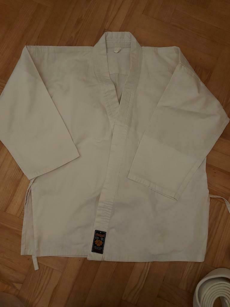 Karategi/ kimono Shuggy-Budogi pour enfant 10 ans, Enlèvement, Comme neuf, Karaté, Vêtements d'arts martiaux