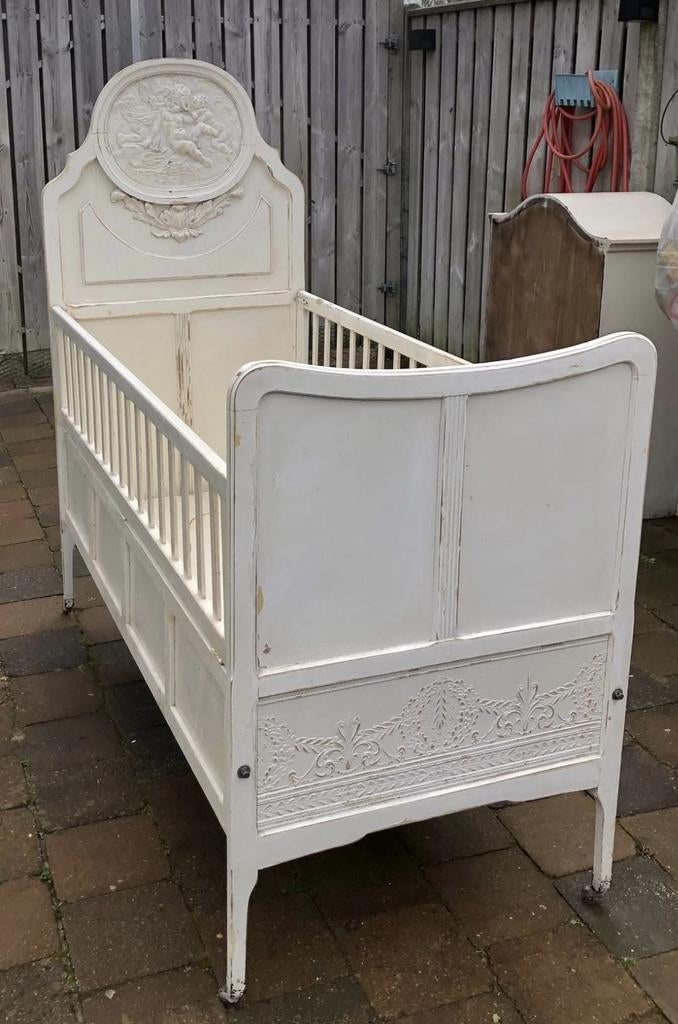 Charmant Frans brocant ledikantje,, Antiek en Kunst, Curiosa en Brocante, Ophalen