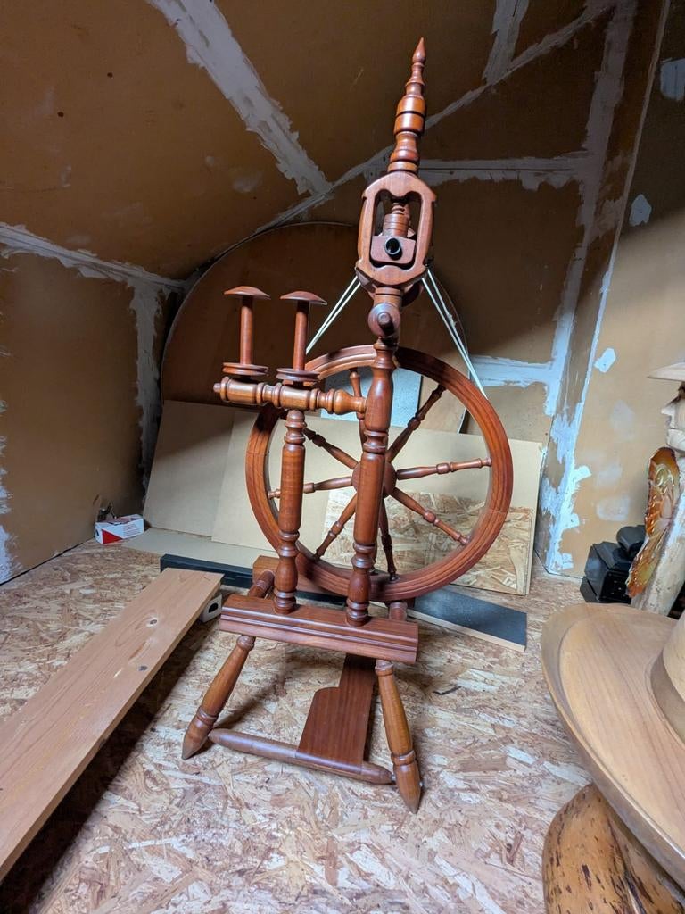 ZEER MOOI SPINNEWIEL VOOR GEWEVEN WOL, Hobby en Vrije tijd, Ophalen of Verzenden, Zo goed als nieuw, Spinnewiel