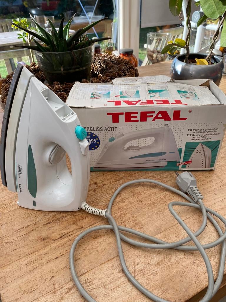 Strijkijzer tefal, Elektronische apparatuur, Strijkijzers en Strijkplanken, Ophalen, Zo goed als nieuw