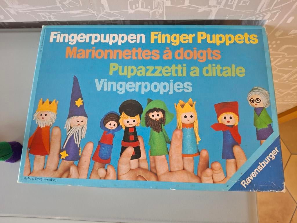 8 houten vingerpopjes, afgewerkt met vilt en wol, Ophalen of Verzenden, Gebruikt