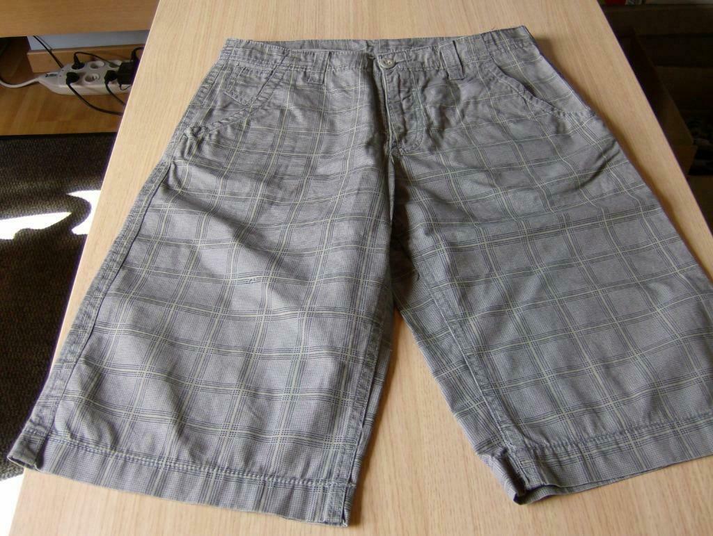 Short c&a here & there - maat 170, Enfants & Bébés, Vêtements enfant | Taille 170, Pantalon, Garçon, C&A, Utilisé