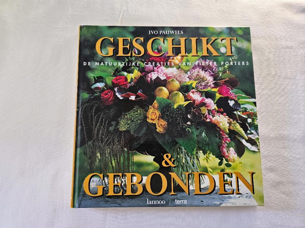 Geschikt & gebonden – Ivo Pauwels, Livres, Maison & Jardinage, Comme neuf, Arrangements floraux, Décoration florale, Enlèvement ou Envoi
