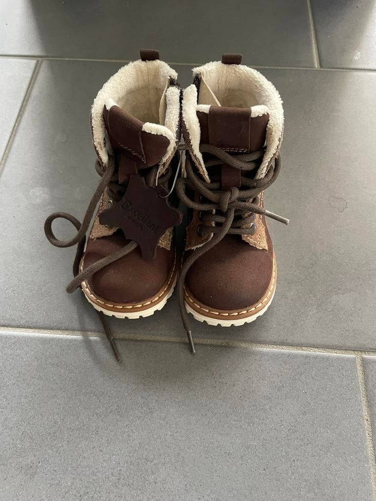 Nouvelles chaussures pour enfants taille 22, Enfants & Bébés, Vêtements de bébé | Chaussures & Chaussettes, Enlèvement ou Envoi