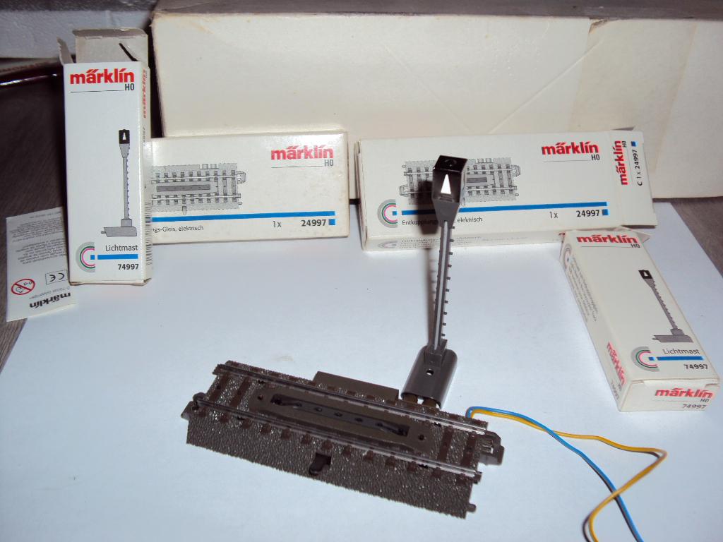 marklin 2 ontkoppelingsrails MET lichtmast 24997 en 74997, Enlèvement ou Envoi, Neuf, Rails, Märklin