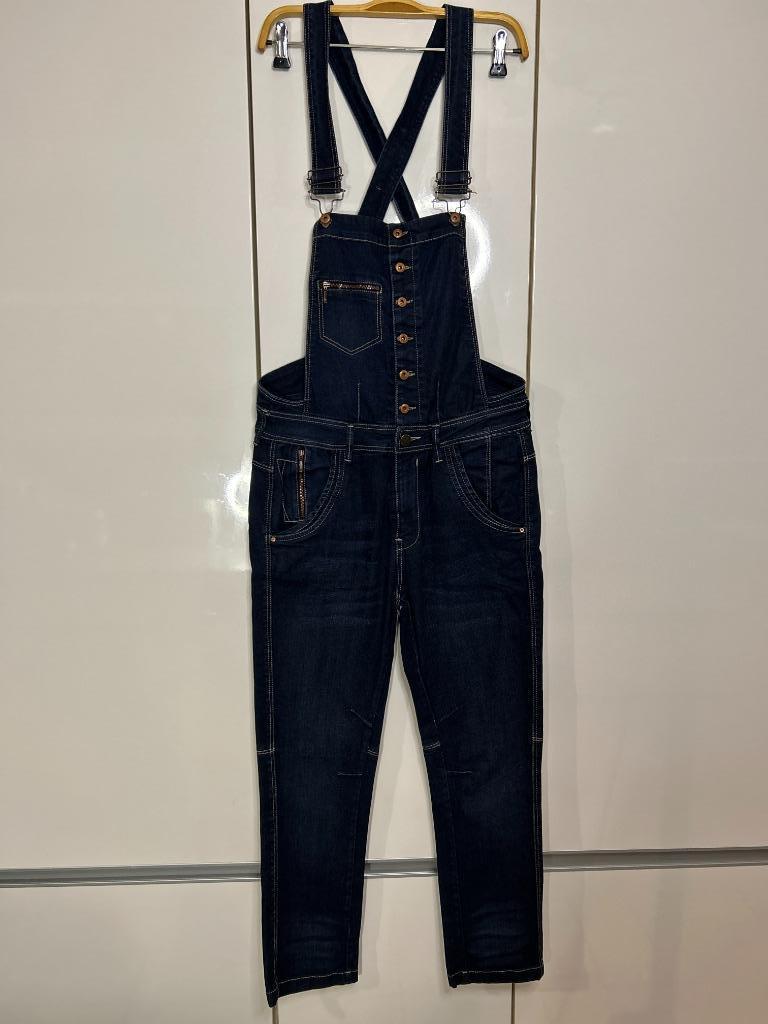 Blauwe jeansjumpsuit van Bershka - Maat 36, Kleding | Dames, Blauw, Zo goed als nieuw, W28 - W29 (confectie 36), Bershka