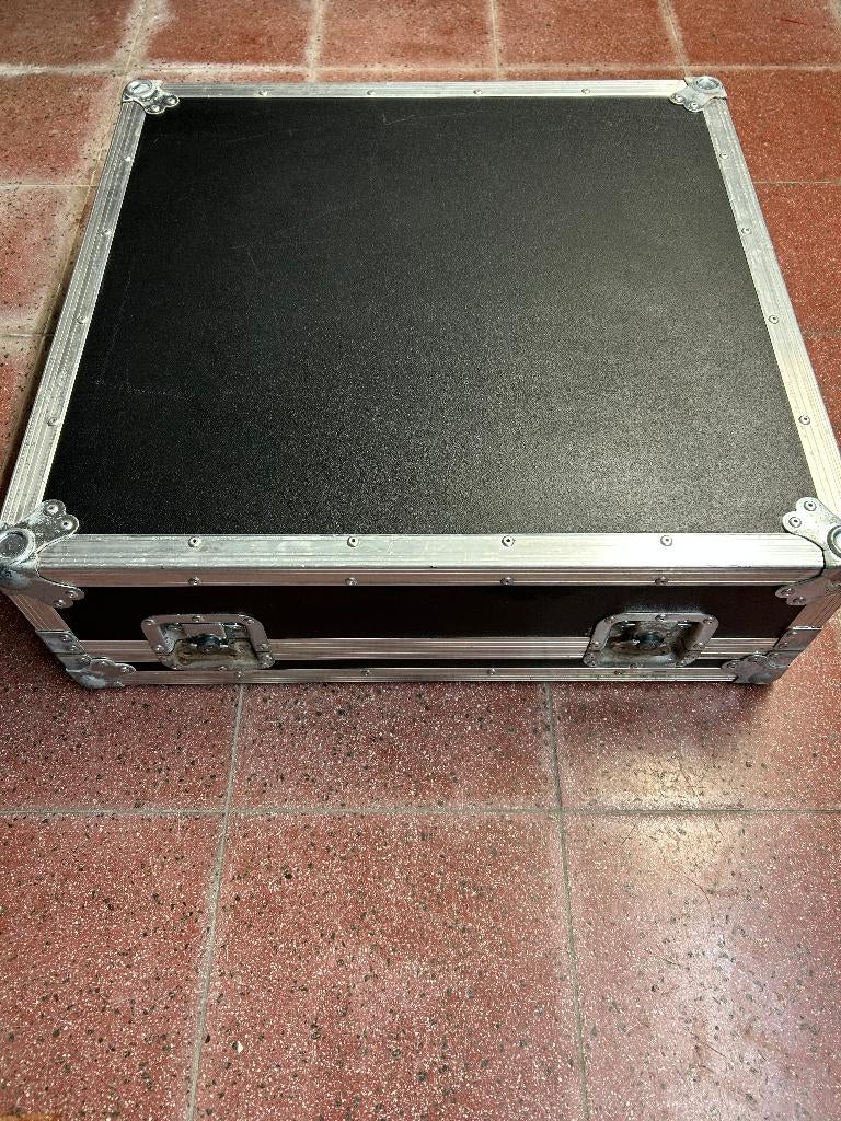 SAMSON TXM20 powered mixer met Flightcase en MULTIKABEL, Muziek en Instrumenten, Ophalen of Verzenden, Zo goed als nieuw, 20 kanalen of meer
