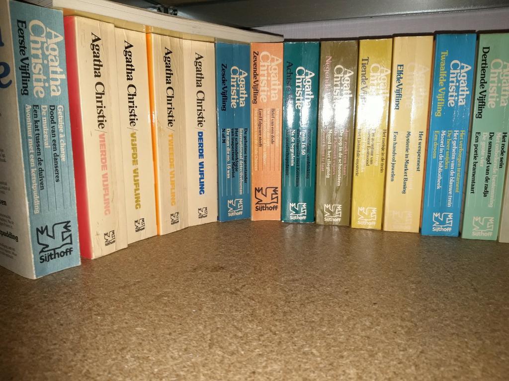 Agatha Christie vijflingen, Boeken, Verzenden, Zo goed als nieuw