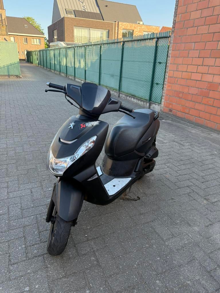 Peugeot Kisbee Black edition, Fietsen en Brommers, Scooters | Peugeot, Ophalen, Zo goed als nieuw
