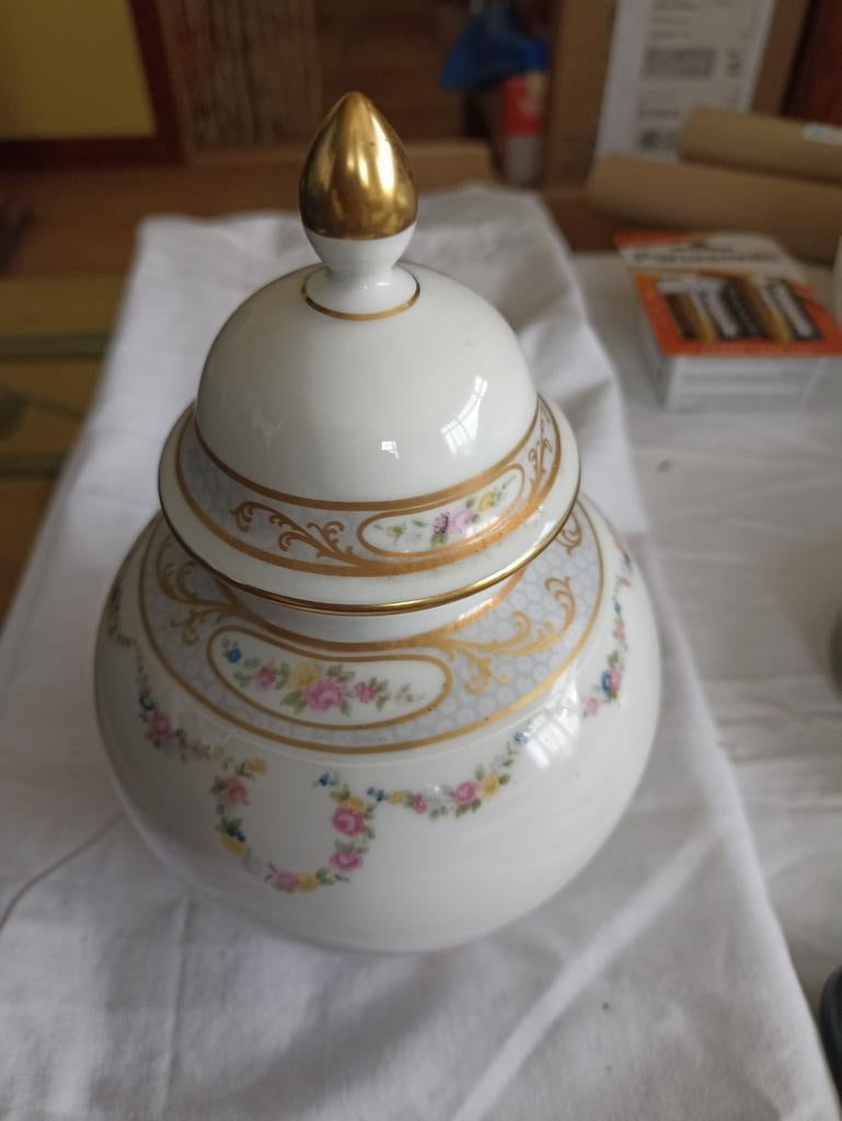 Vase vintage en porcelaine blanche Kaiser Germany, Enlèvement ou Envoi