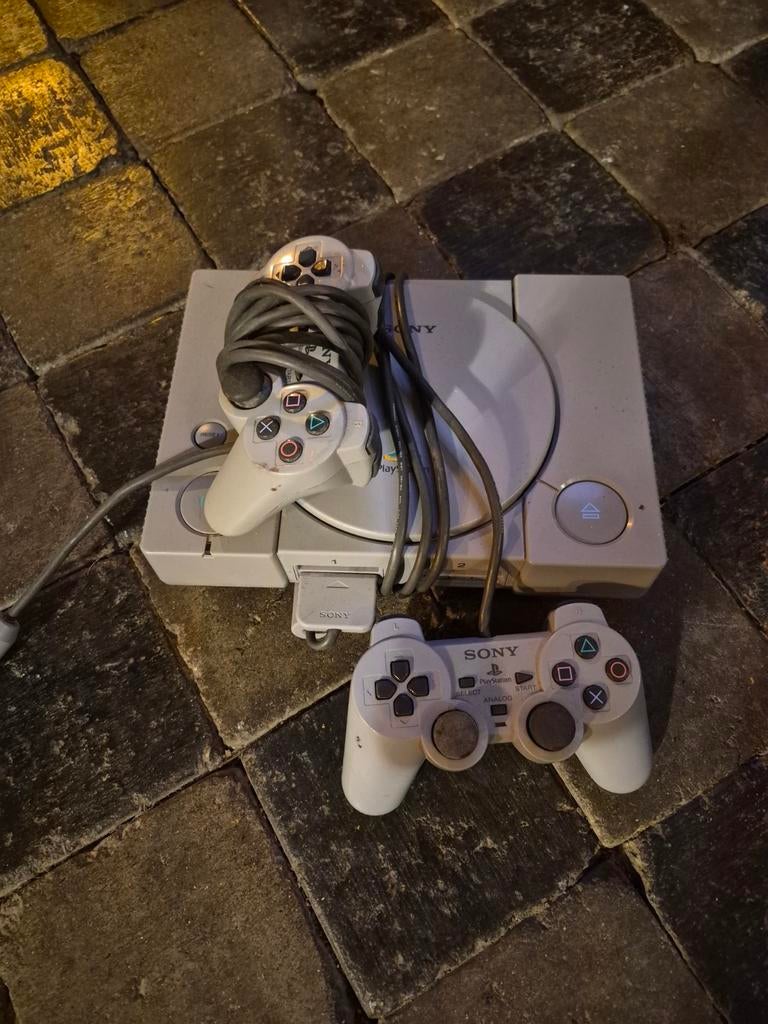Playstation 1 avec 2 manettes, Enlèvement, Avec 2 manettes
