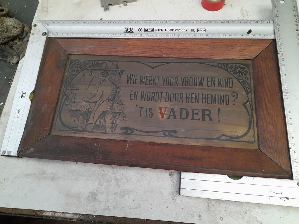 Tableau de texte et dictons sur plaque en laiton et en bois, Enlèvement, Utilisé