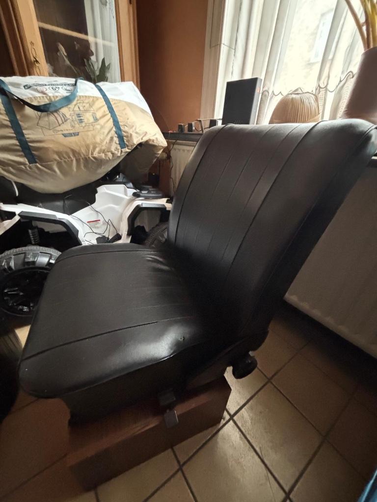 Siège auto modifier pour un salon, Enlèvement