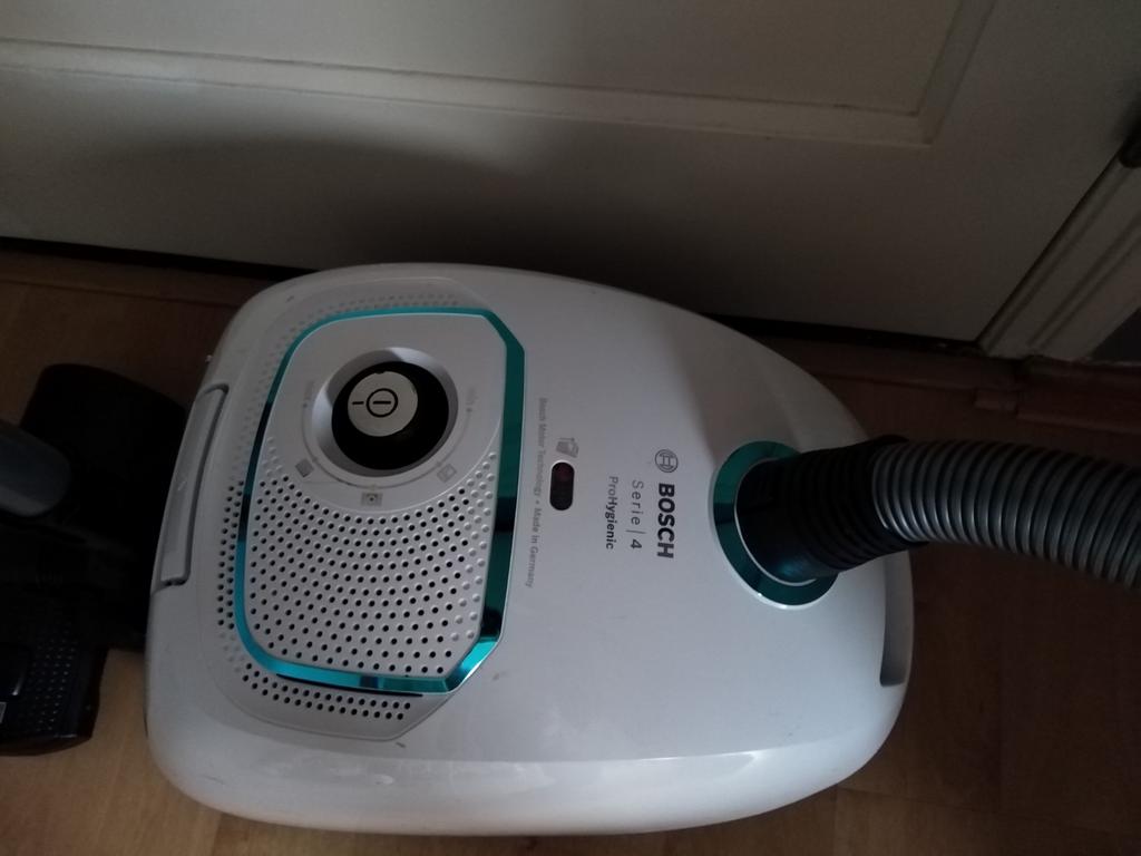 Stofzuiger Bosch serie 4 prohygienic, Ophalen of Verzenden, Zo goed als nieuw, Stofzak, Minder dan 1200 watt
