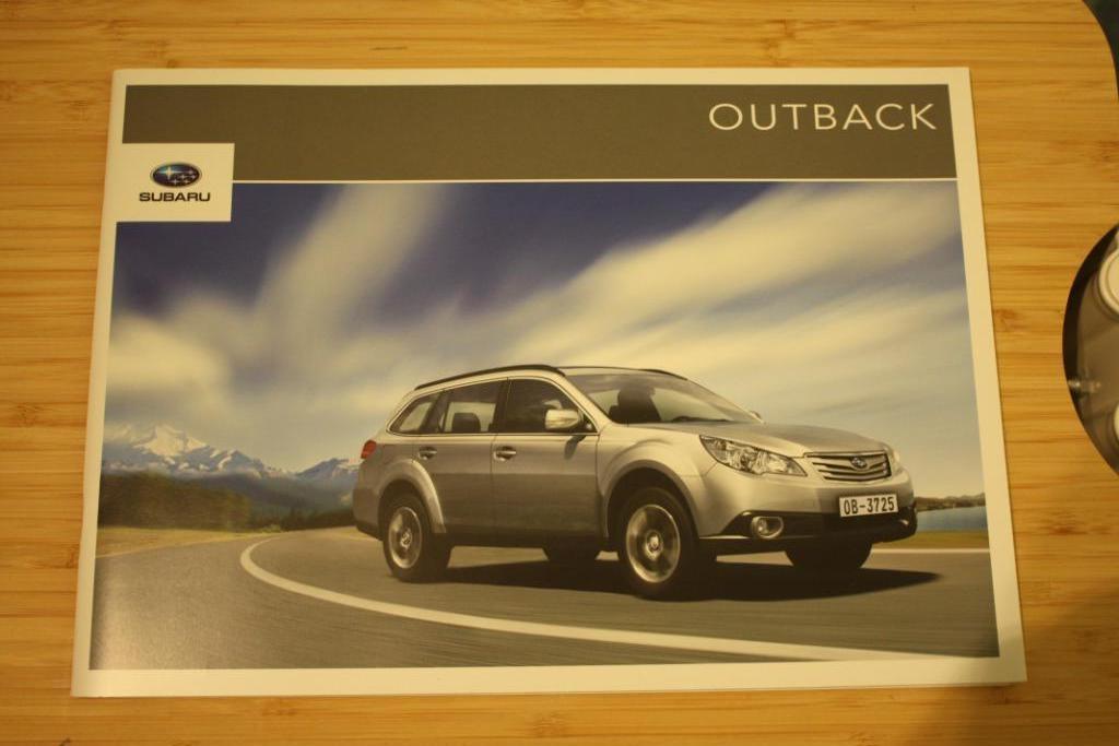 Subaru Outback brochure 2001, Boeken, Catalogussen en Folders, Ophalen of Verzenden, Nieuw, Folder