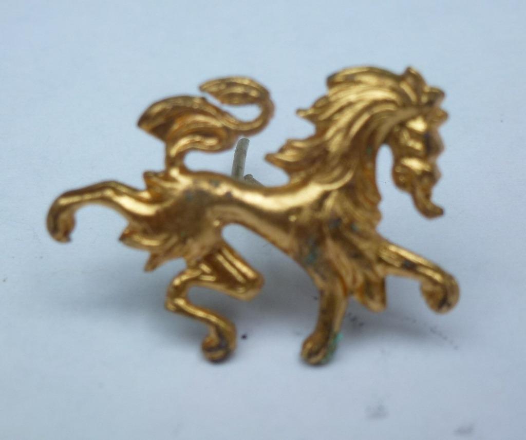 oud speldje paard van leger uniform (?), Ophalen of Verzenden, Gebruikt, Dier of Natuur, Speldje of Pin