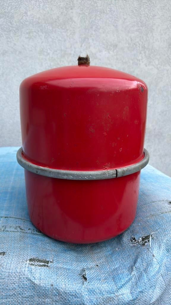 Ik verkoop 3 expansievaten voor centrale verwarming., Ophalen