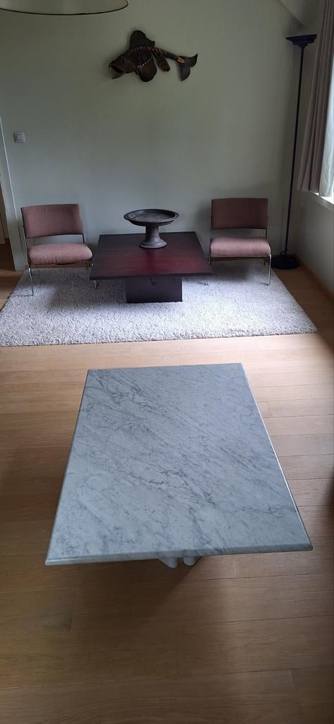 Italiaanse 80' design salontafel in Carrara marmer, Huis en Inrichting, Ophalen, Overige materialen, '80 Italiaanse design, 100 tot 150 cm