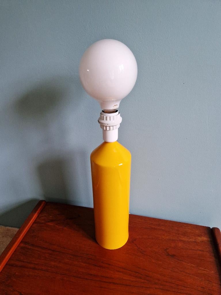 Lampe de table vintage en métal laqué jaune, Enlèvement ou Envoi