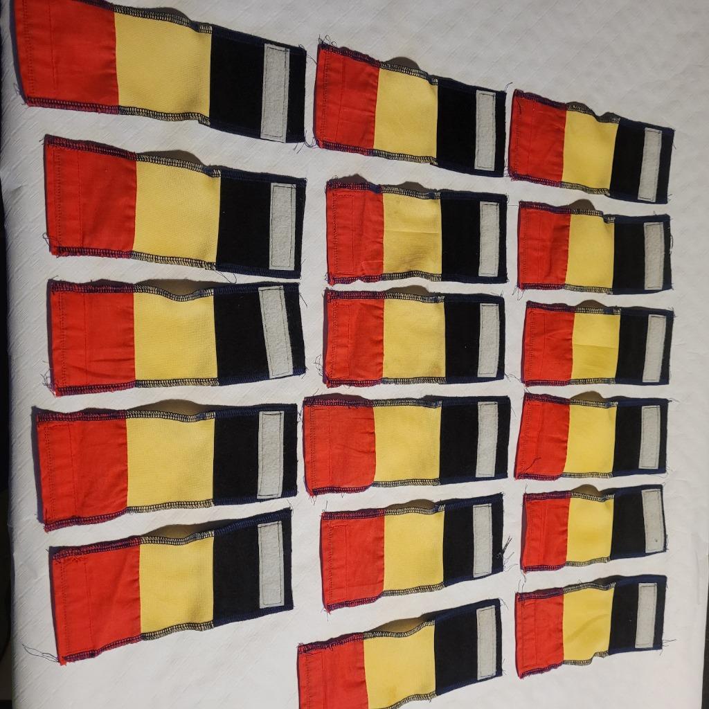 Carnaval  17 polsbandjes in de kleuren van de Belgische vlag, Diversen, Ophalen, Zo goed als nieuw