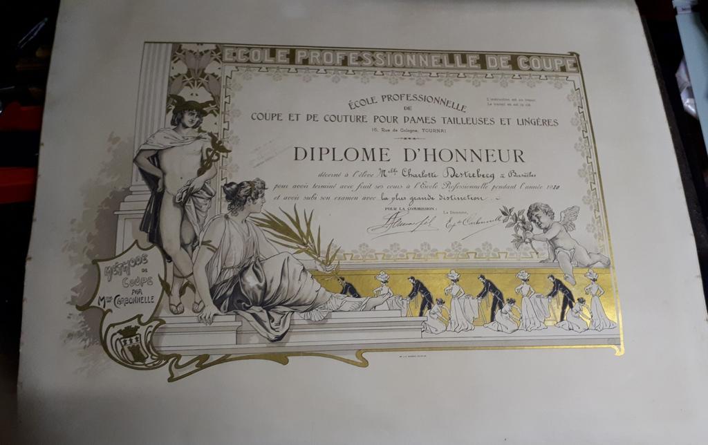 Diplôme école professionnelle de coupe couture dame 72cm sur, Enlèvement ou Envoi