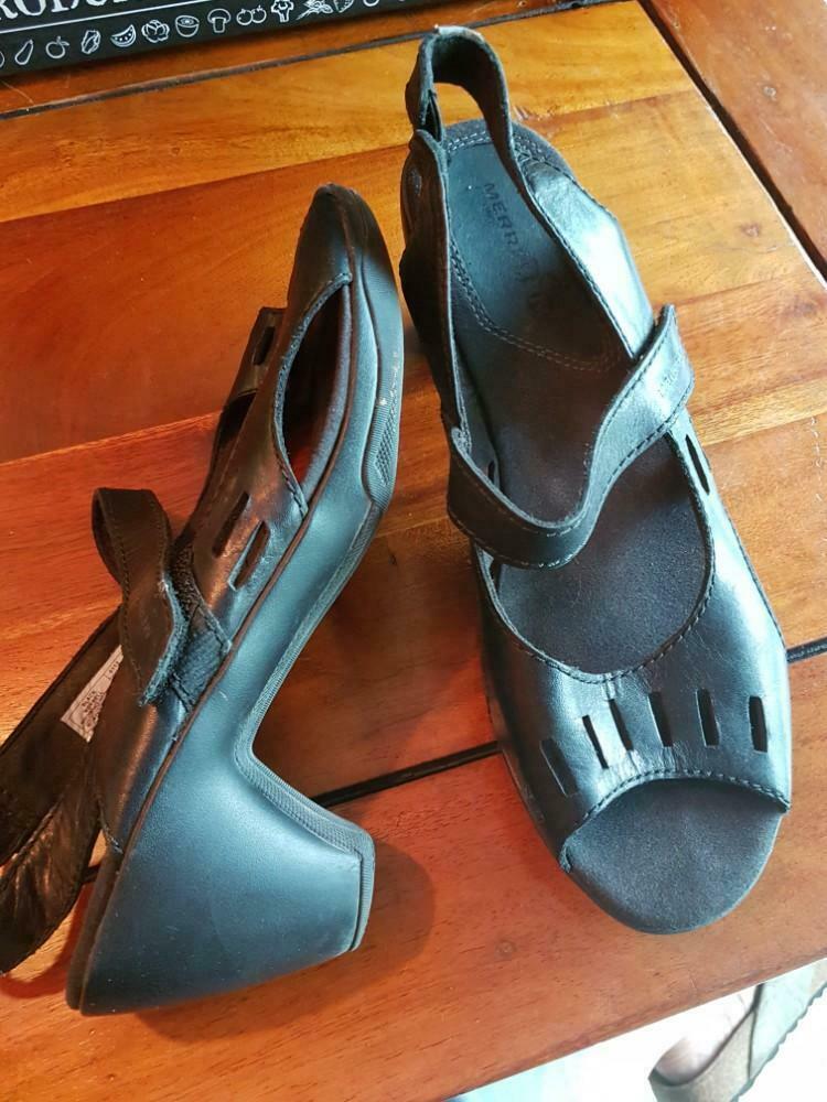 Merrell sandalen 40, Zwart, Zo goed als nieuw, Ophalen, Slippers