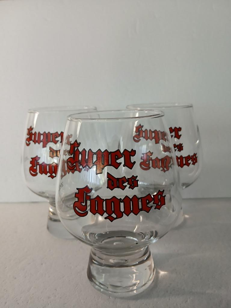 Trois anciens verres sur pied SUPER DES FAGNES en parfait ét, Enlèvement ou Envoi, Comme neuf, Verre ou Verres, Autres marques