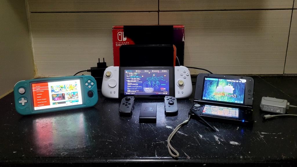 Switch V1 Unpatched (CFW) + 3DS XL Silver + Switch Lite, Consoles de jeu & Jeux vidéo, Enlèvement, Autres couleurs, Utilisé, Avec housse de protection ou sac