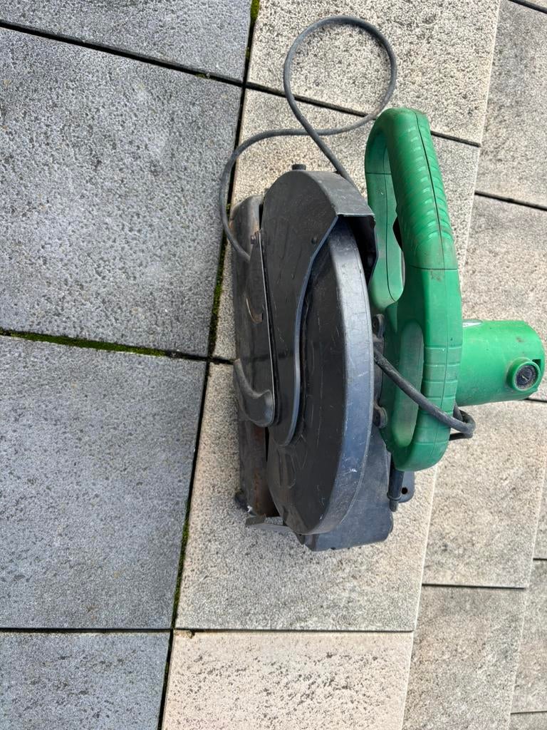Circulaire Hitachi metal à reparer, Enlèvement, Utilisé, Hitachi, 1200 watts ou plus