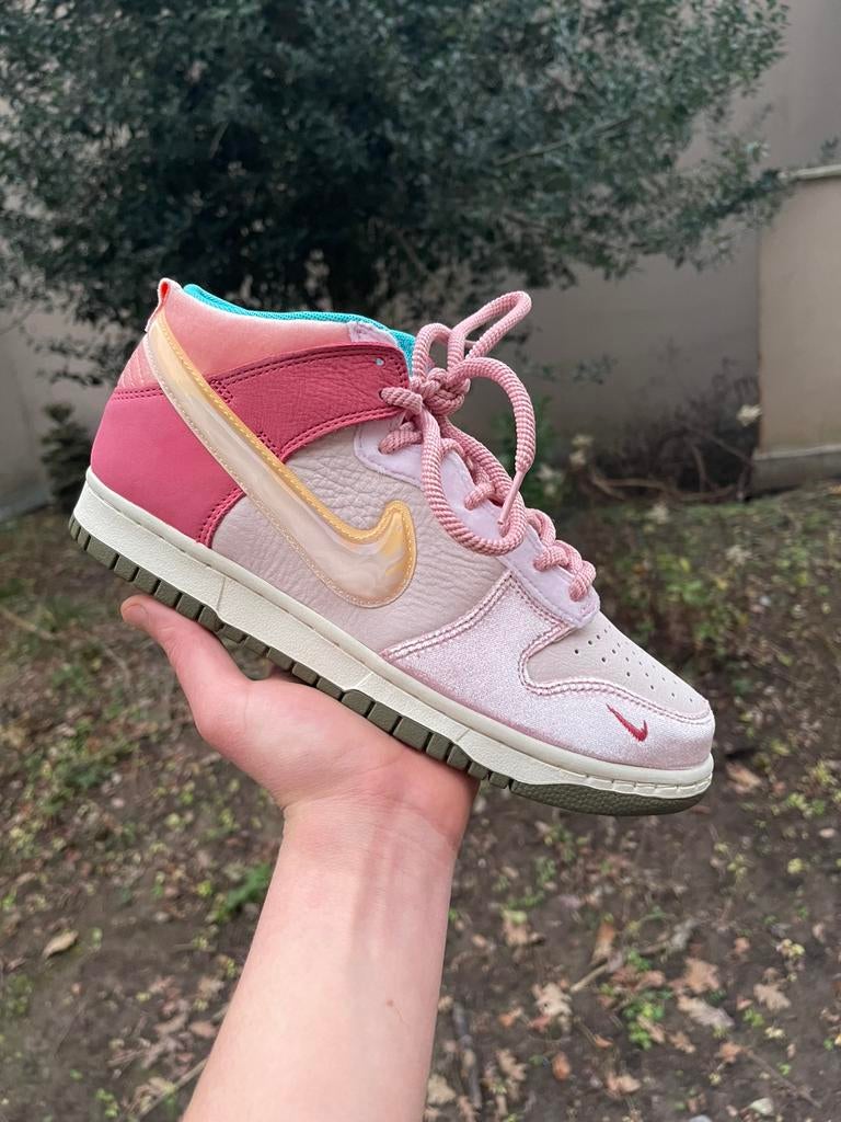 Nike Dunk Mid  Social Status « Strawberry Milk », Enlèvement, Neuf, Baskets
